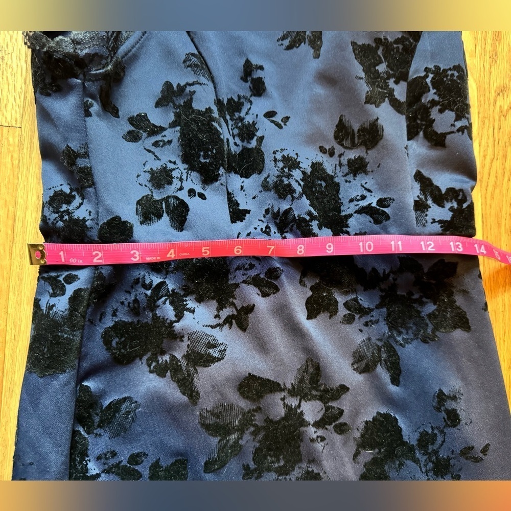 Windsor dark navy blue velvet floral dress, size medium - Picture 7 of 7